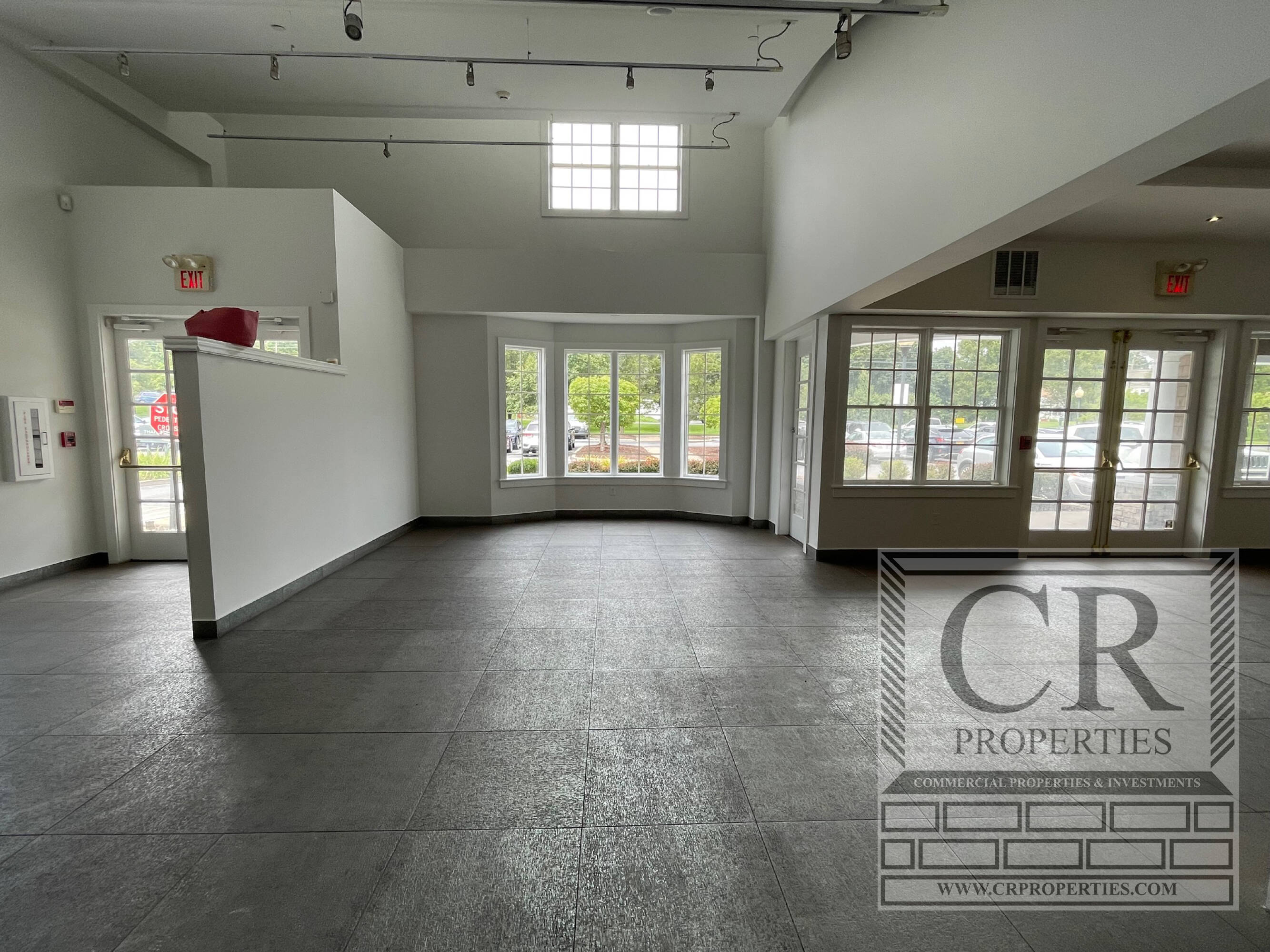 Arlington Square For Lease: 2,400 SF
